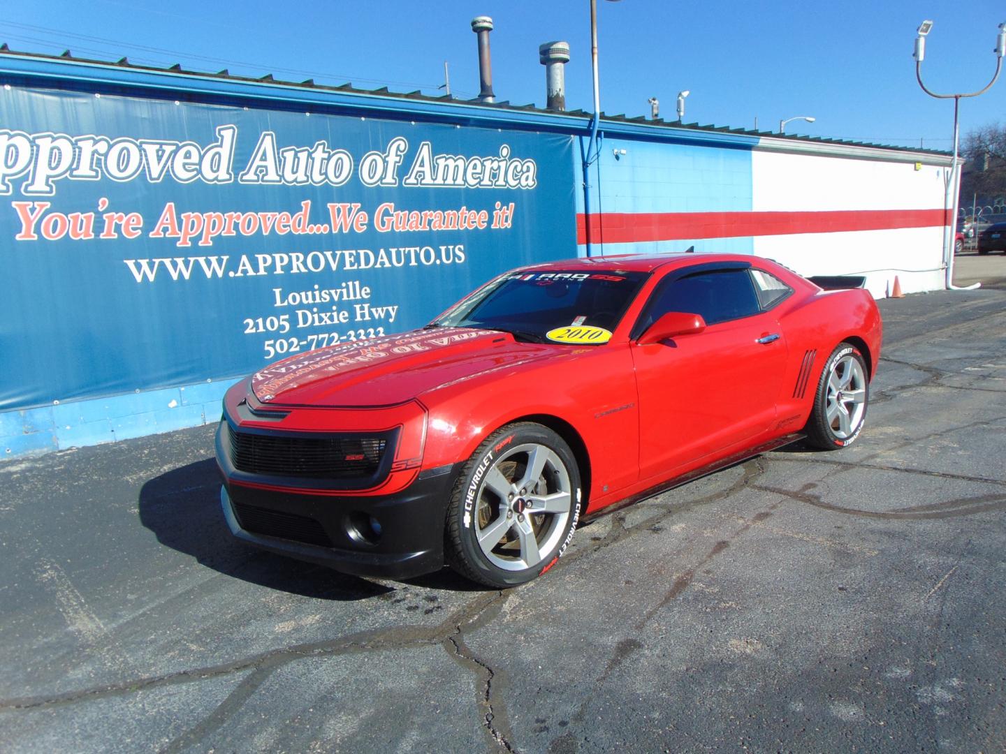 2010 Red Chevrolet Camaro (2G1FK1EJ1A9) with an V8 6.2 Liter engine, Automatic, 6-Spd w/Overdrive and TAPshift transmission, located at 2105 Dixie Hwy, Louisville, KY, 40210, (502) 772-3333, 38.220932, -85.795441 - Photo#3